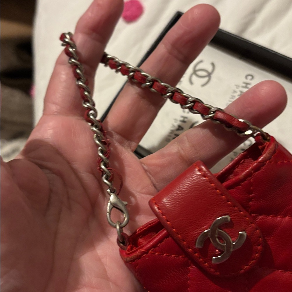 CHANEL Red Quilted Leather Pouch - Picture 2 of 9